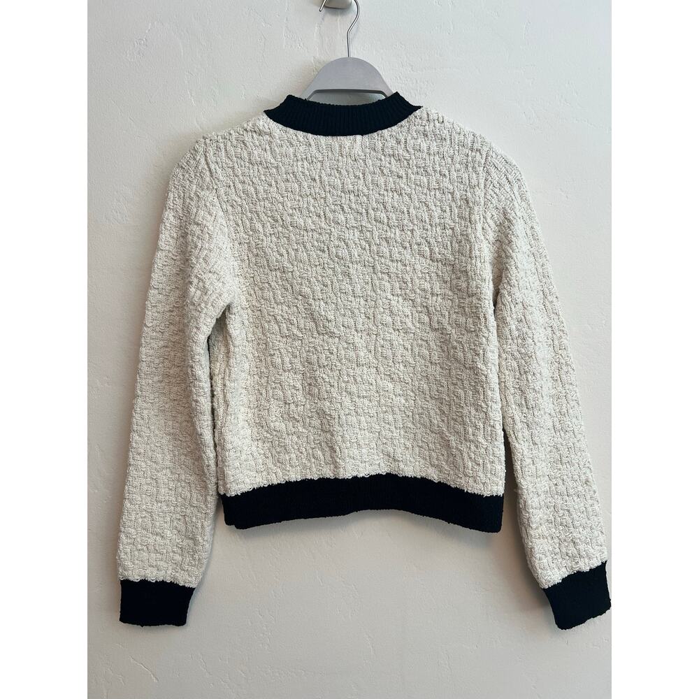 H&M Cream and Black
Textured Knit Button-Up
Cardigan w/ Good Buttons Size: XS - Picture 4 of 6